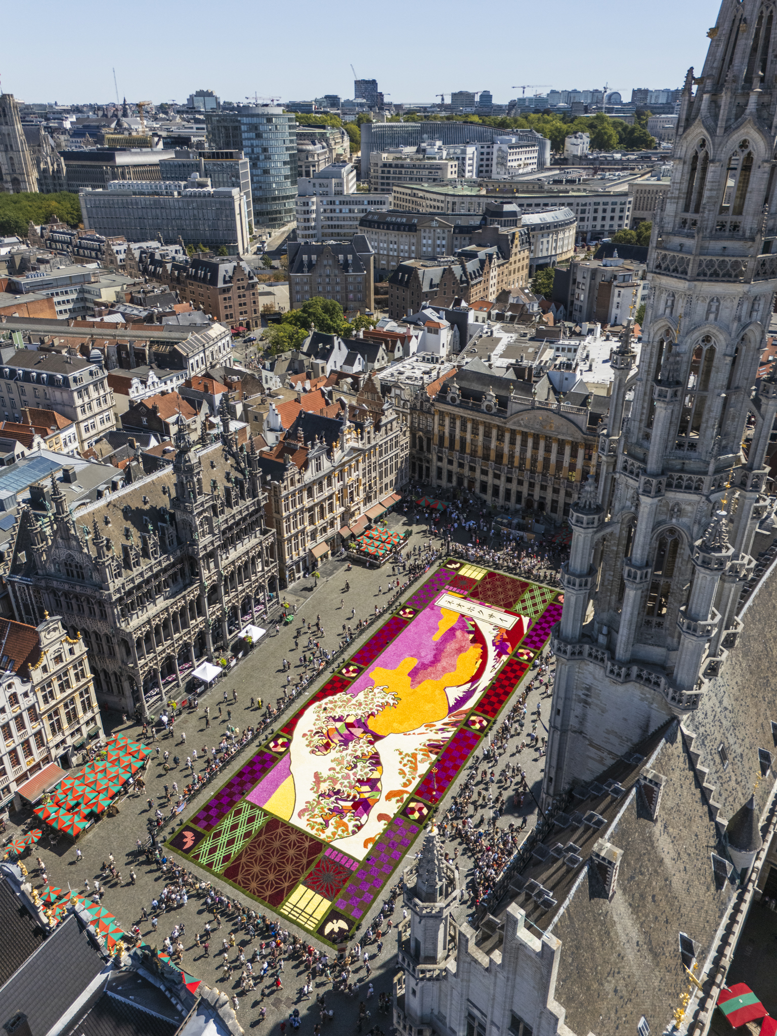 Hokusai’s Great Wave Blooms Across Brussels in 700,000 Flowers