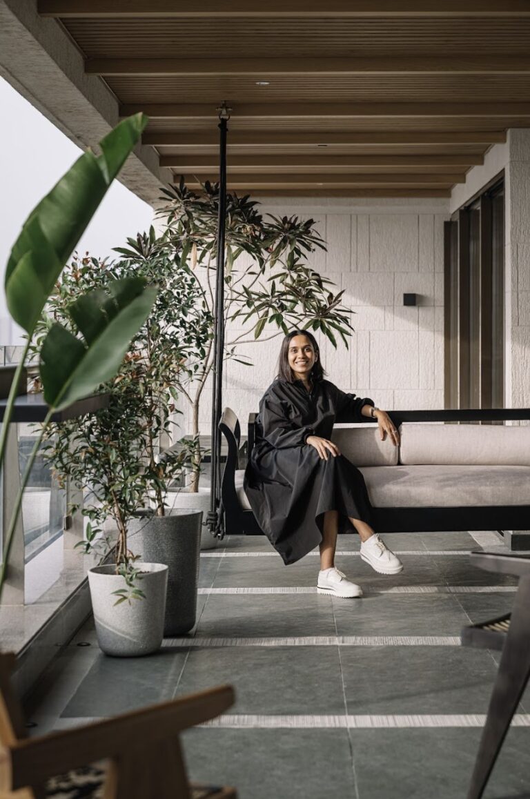 Purple Backyard: Shaping Immersive and Conscious Homes