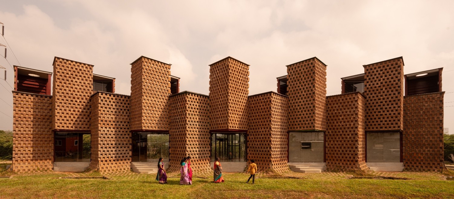 A Shipping Container Restaurant in Tuticorin by WALLMAKERS